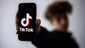 المحكمة العليا تستمع إلى معركة بشأن الحظر الأمريكي الوشيك على TikTok